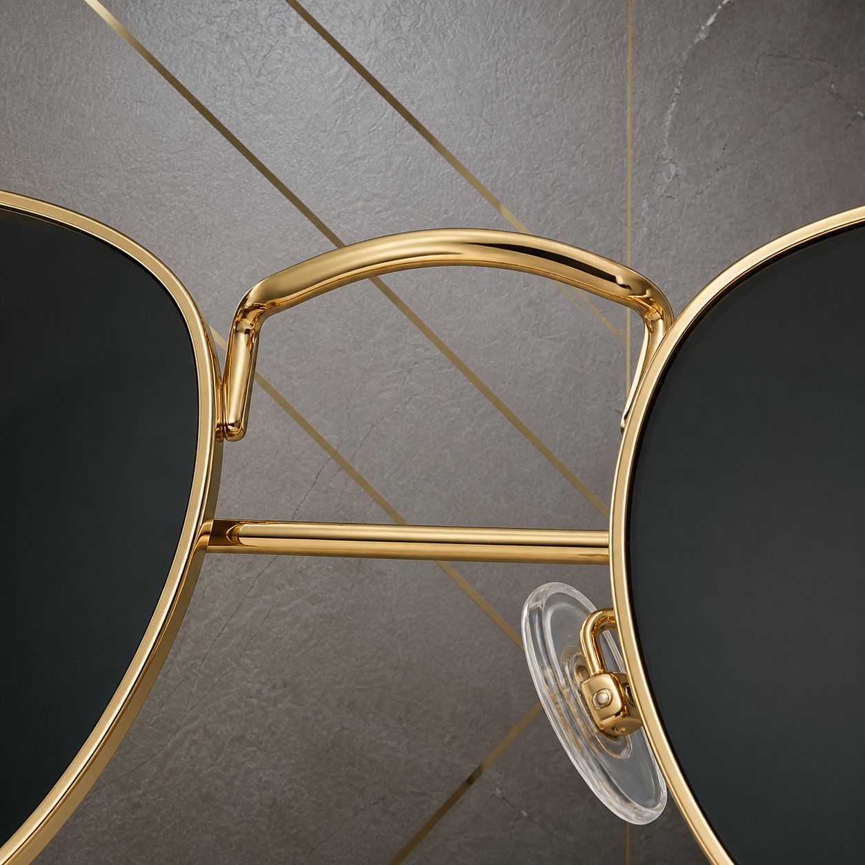 Ray-Ban sunglasses gold-tone double-bridge and nose-pad detail