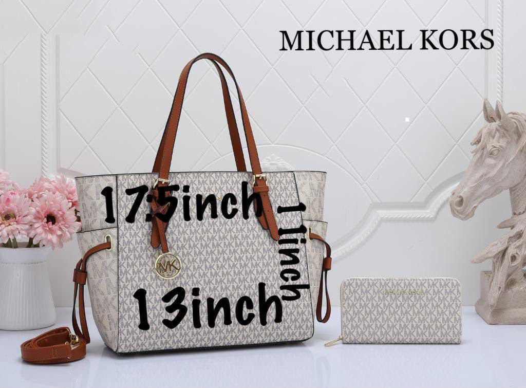 Michael Kors Gilly Large Signature Tote Bag