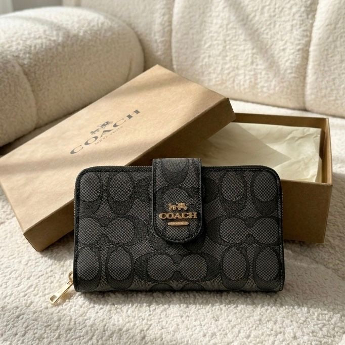 Coach Medium Zip Corner Wallet