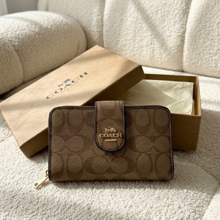 Coach Medium Zip Corner Wallet