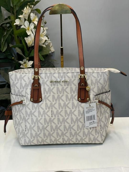 Michael Kors Voyager Medium Tote Bag