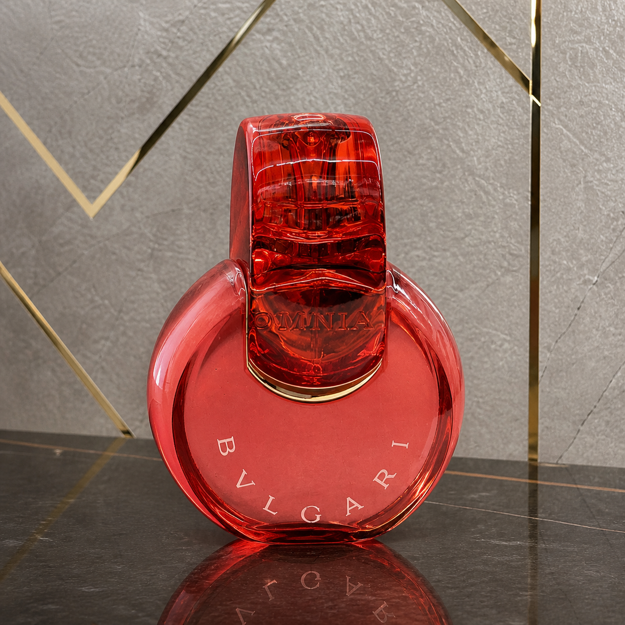 Close product view of the Bvlgari Omnia Coral perfume bottle