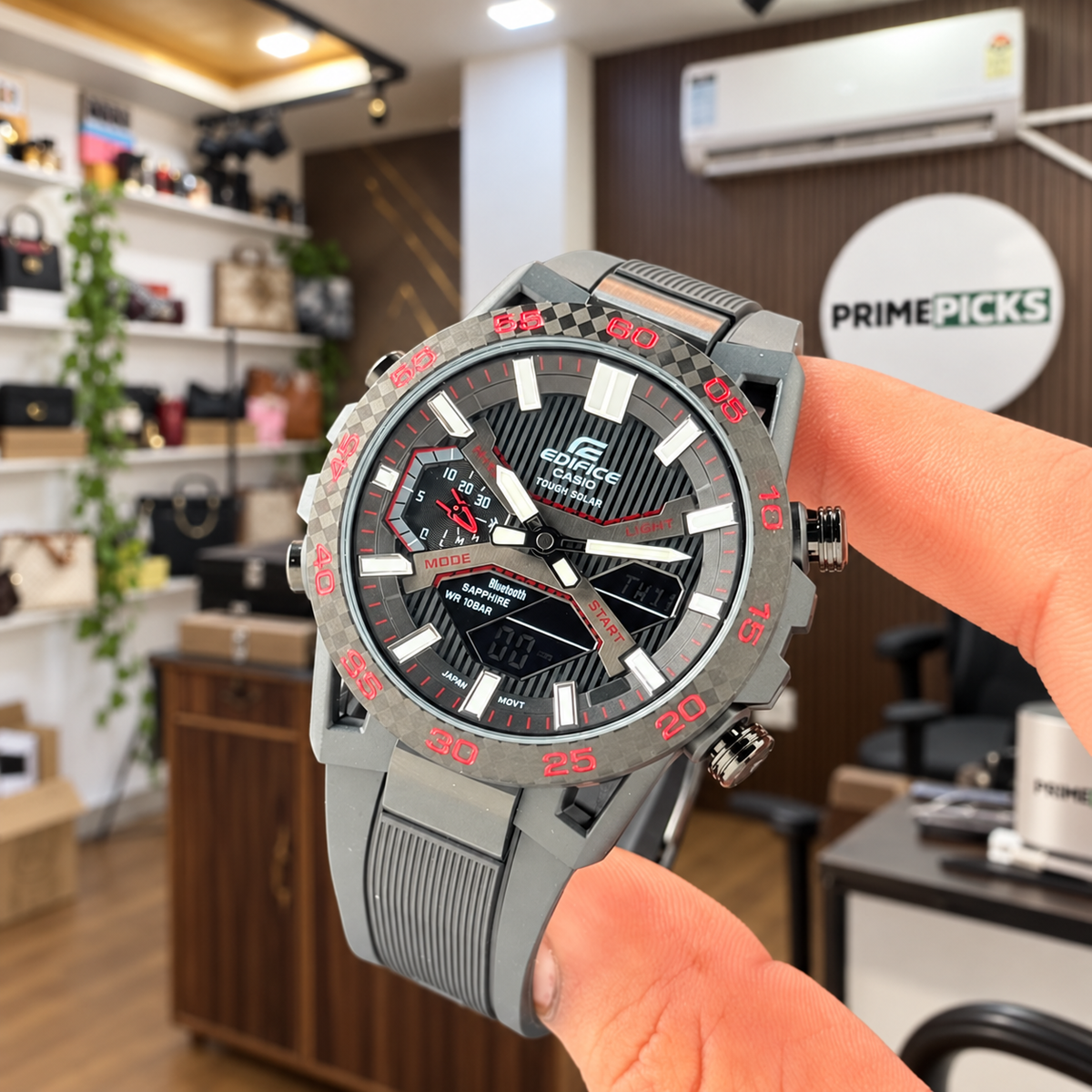 Casio Edifice Sospensione digital-analog dial close-up