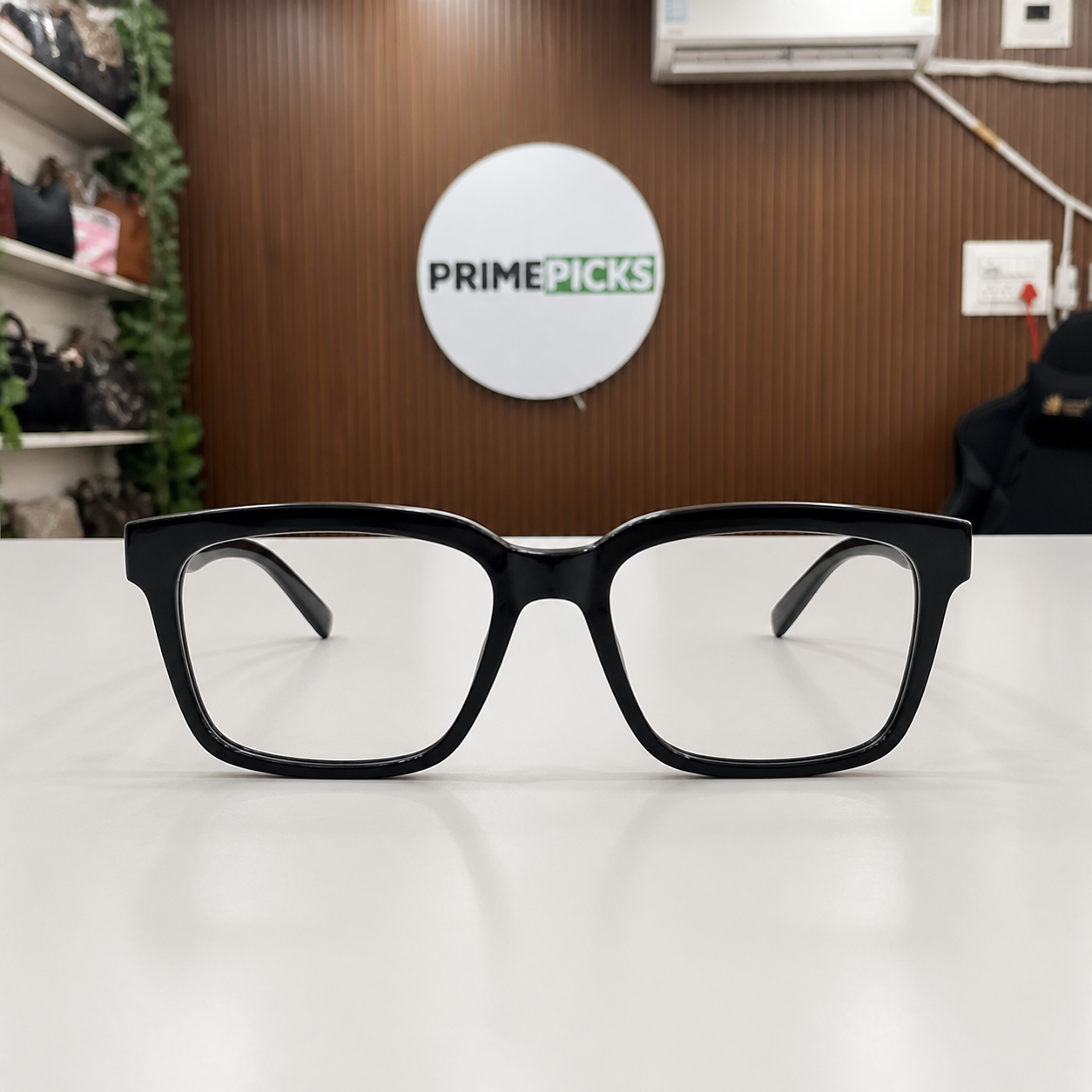 Dolce & Gabbana Model 5101 black square frame straight-on front view