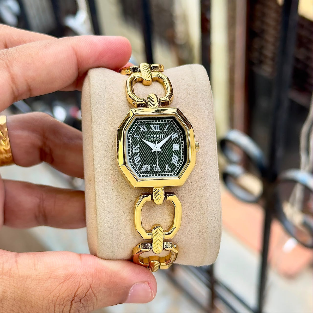 Fossil Harlow ES5485 gold-tone watch with black dial original product photo