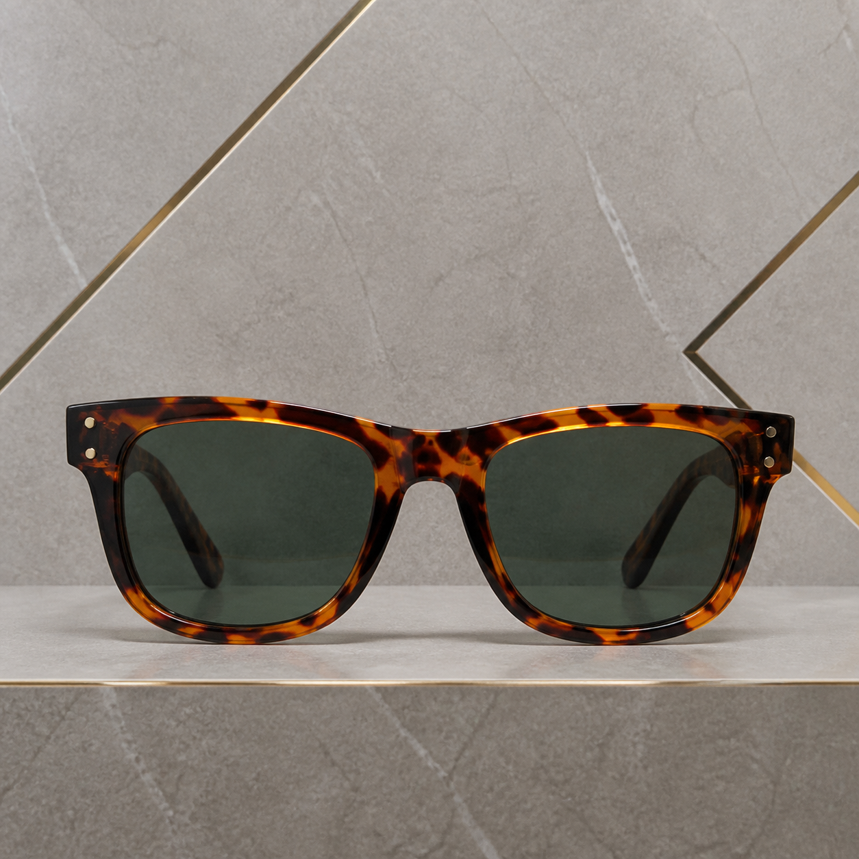 Ray-Ban unisex square sunglasses in Dark Tortoiseshell / Green Lens, front view