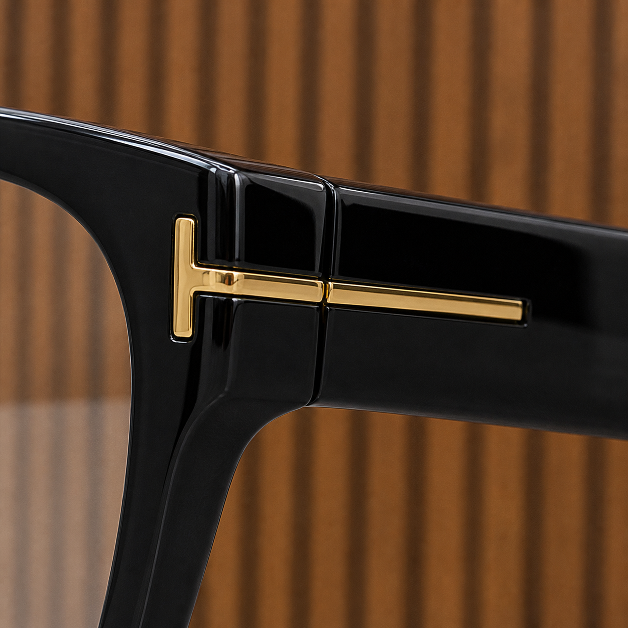 Tom Ford frame gold T-shaped hinge detail