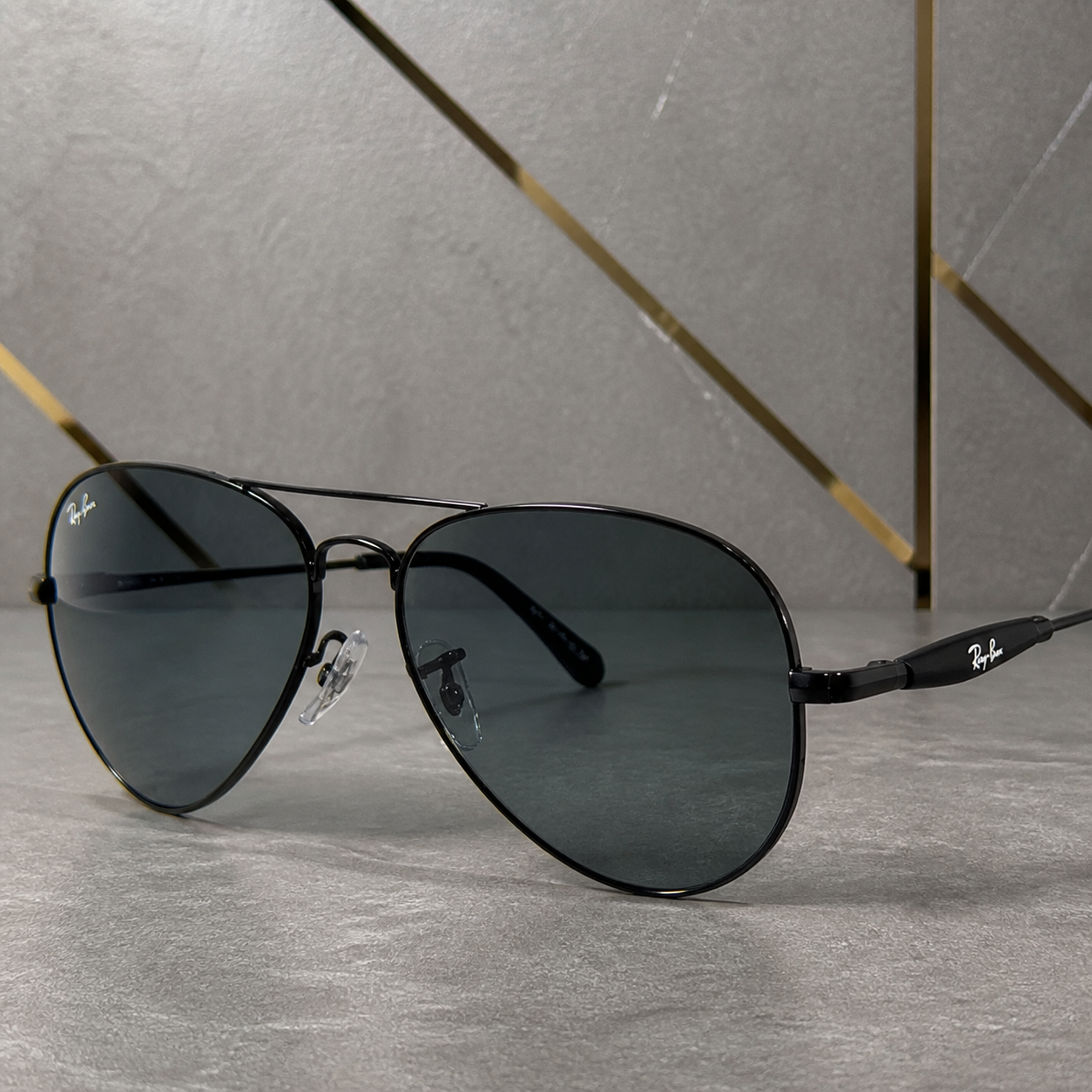 Ray-Ban 3517 Black / Blue-Grey aviator sunglasses - temple detail