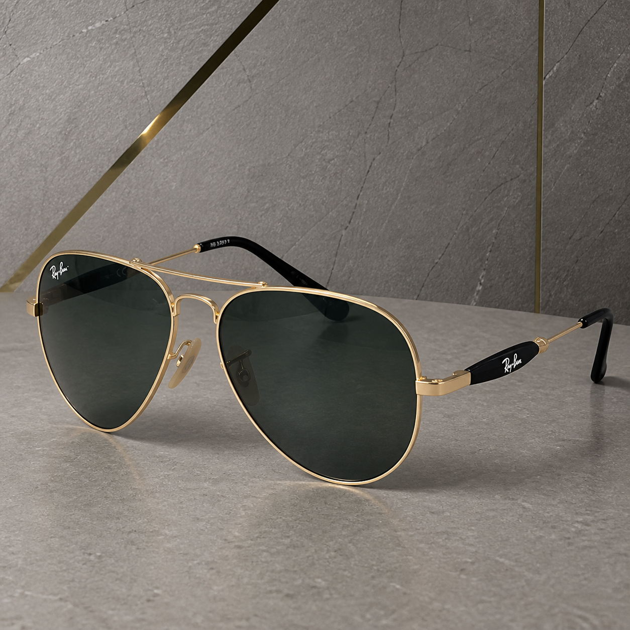 Ray-Ban 3517 Gold / Dark Green aviator sunglasses - temple detail